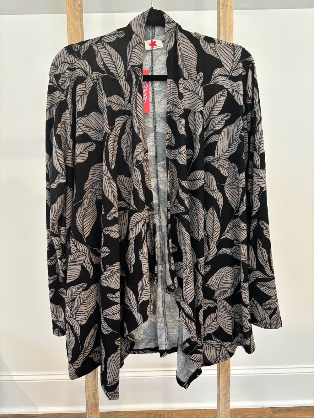 Women's Black Leaf-Print Open Cardigan - Black w/ Gray Leaf Pattern